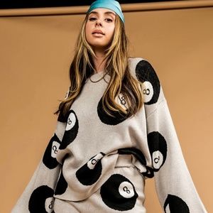 Dressed in Lala Magic 8 ball set